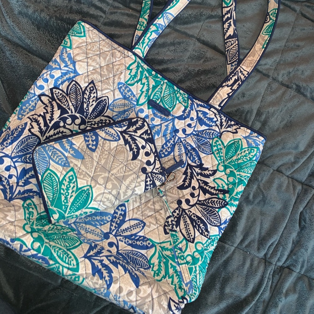 VERA BRADLEY TOTE BAG AND ZIPPER WALLET!!